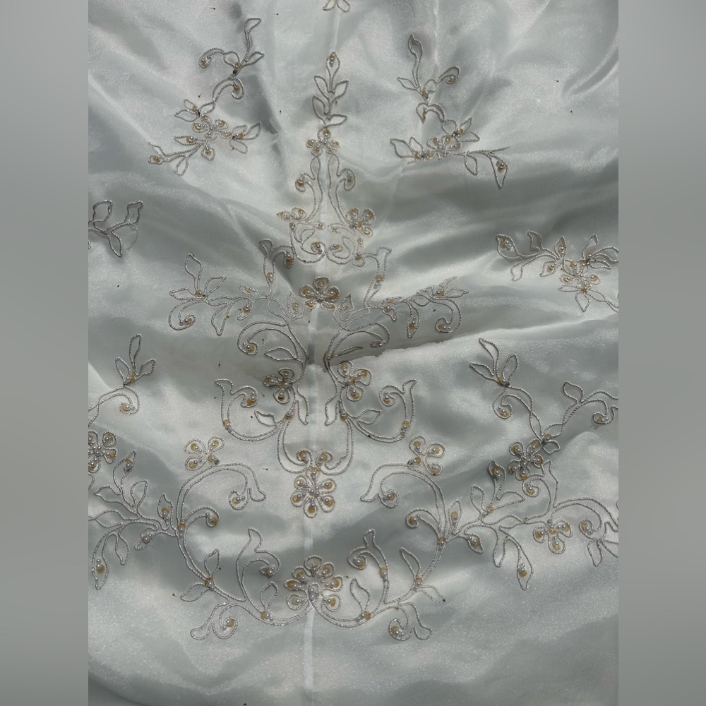 Wedding gown, preloved - Picture 3 of 15